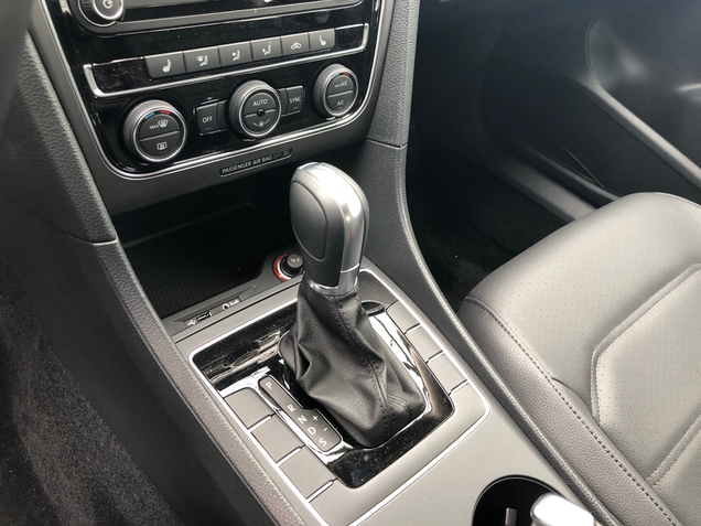 So many blank buttons reminding you that the R-Line may look fancy on the outside, but it definitely isn’t the top trim Passat.